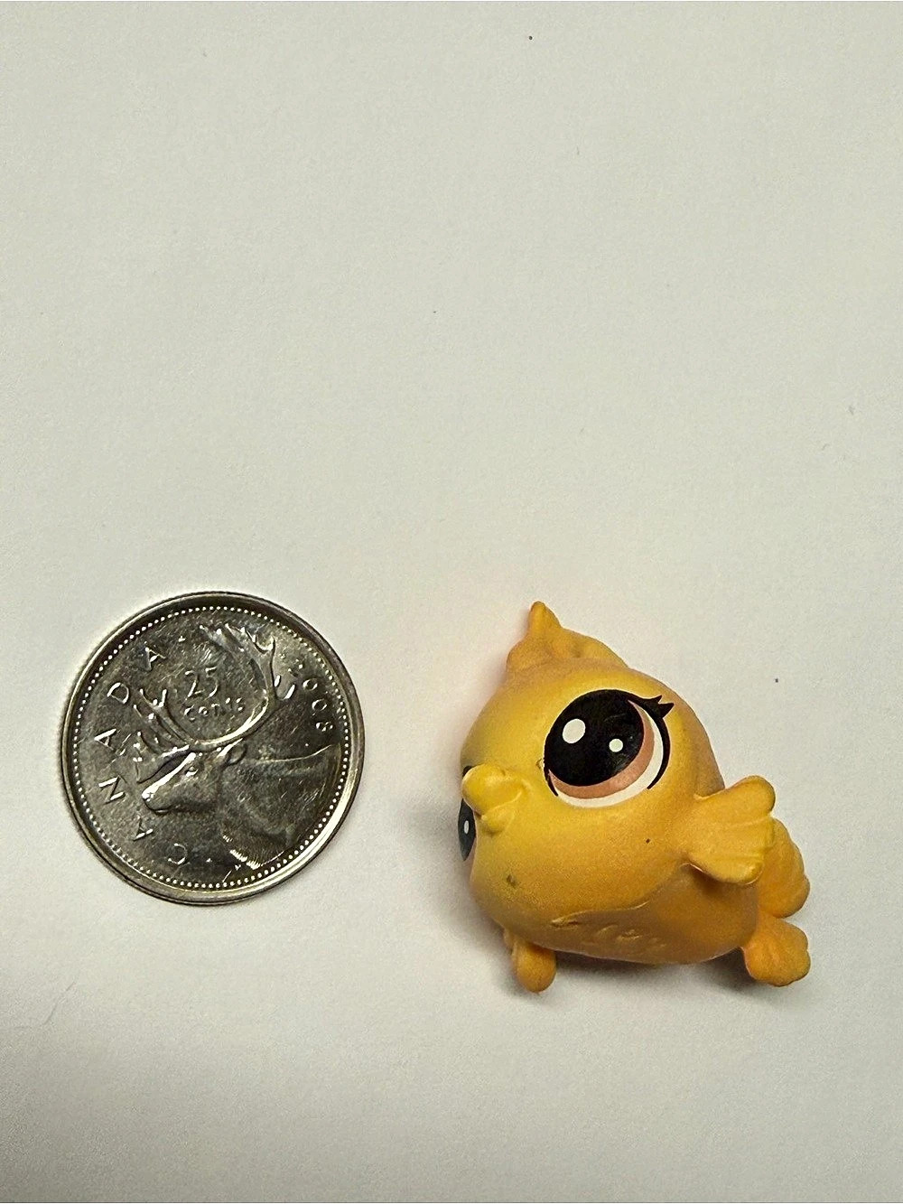Hasbro Littlest Pet Shop #54 (again)(again) Piscino Siesta Yellow fish Toy